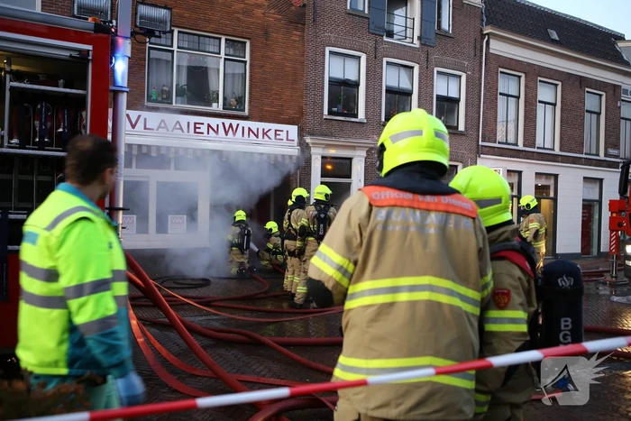Grote brand in bakkerij lastig te bestrijden