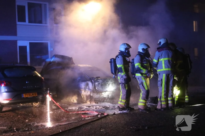 Personenauto verwoest door brand