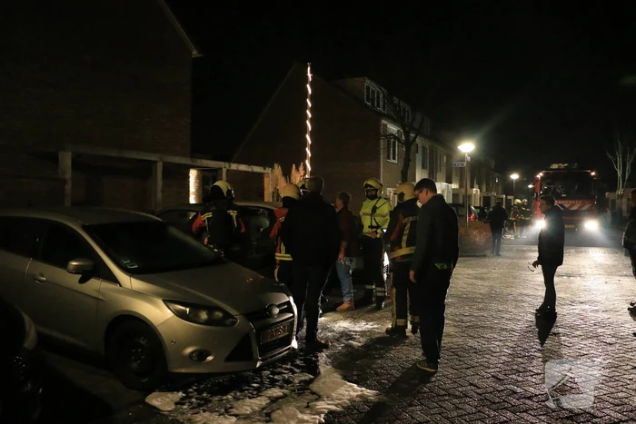 Auto moedwillig in brand gestoken