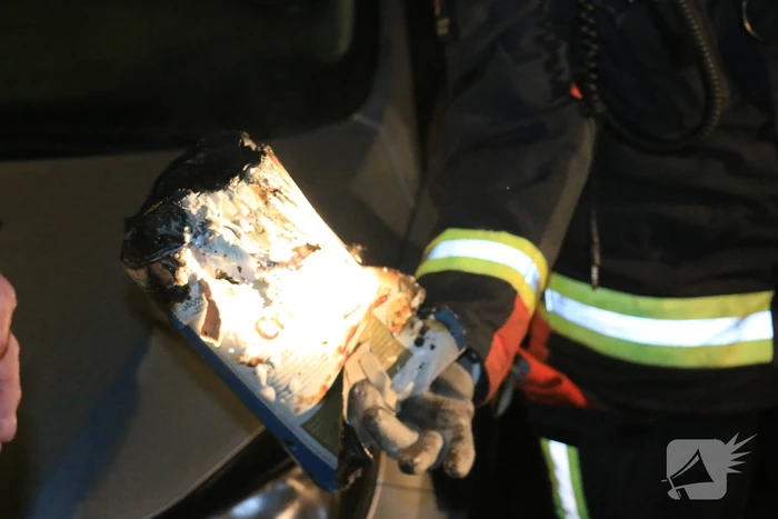Auto moedwillig in brand gestoken