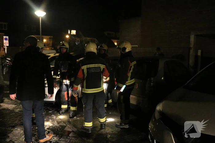 Auto moedwillig in brand gestoken