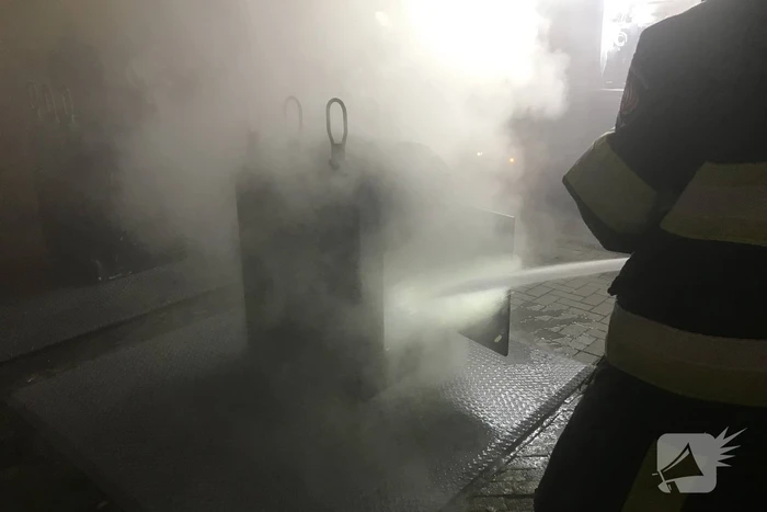 Brandweer bekogeld met vuurwerk tijdens blussen