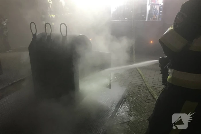 Brandweer bekogeld met vuurwerk tijdens blussen