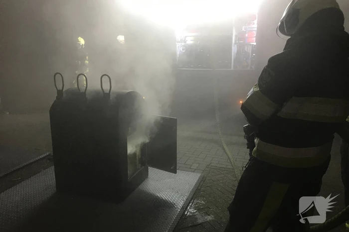 Brandweer bekogeld met vuurwerk tijdens blussen