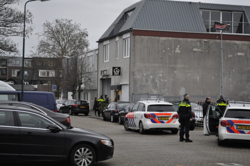 Twee verdachten gevlucht na overval bedrijfspand