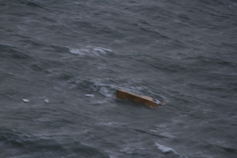 Schip verliest ruim 270 containers op zee