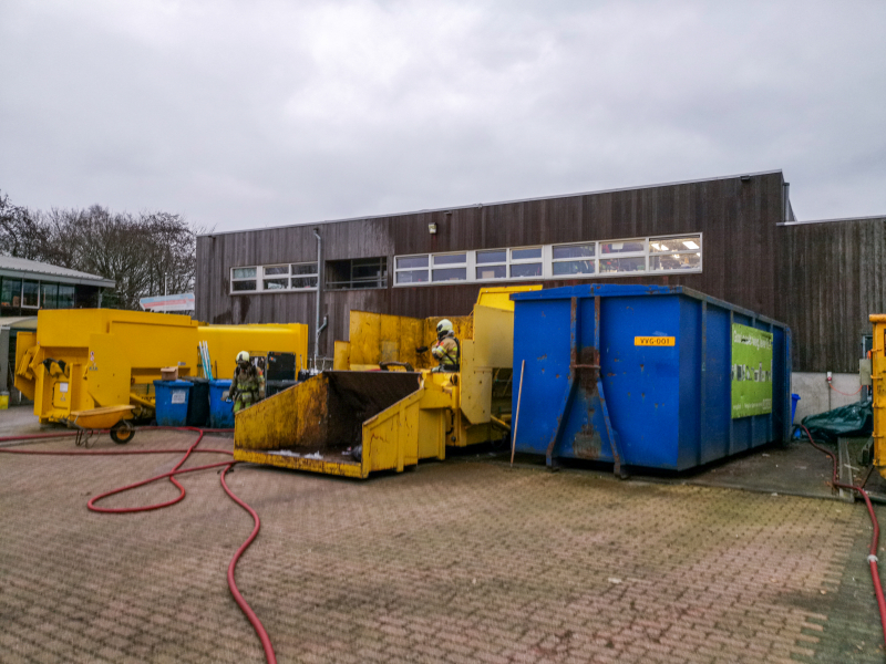 Brand in perscontainer op Gemeentewerf