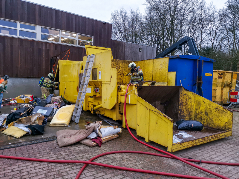 Brand in perscontainer op Gemeentewerf
