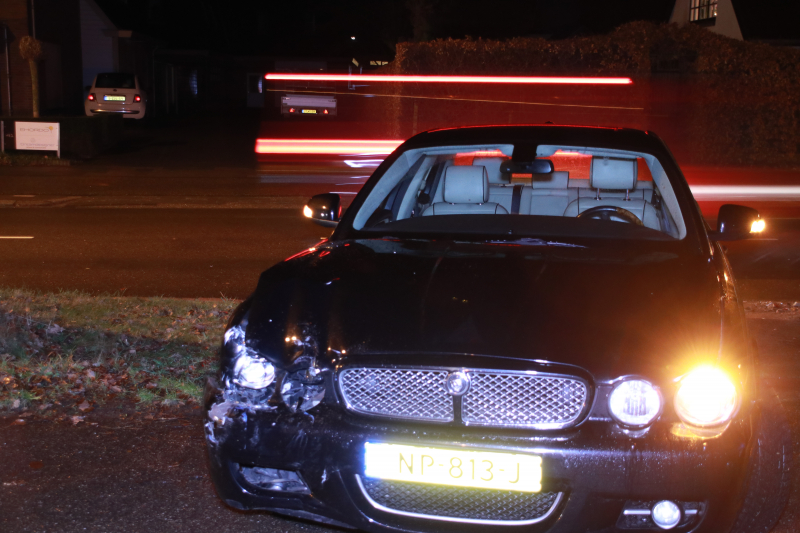 Auto ramt tuinmuur na aanrijding