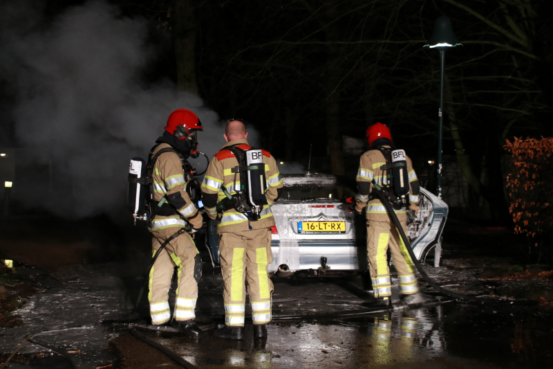 Auto fikt uit op vakantiepark De Eemhof