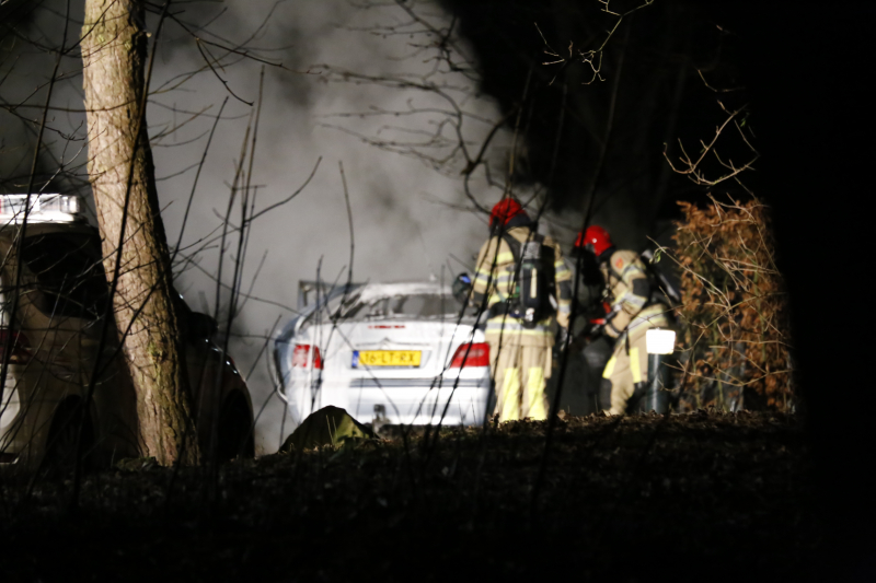 Auto fikt uit op vakantiepark De Eemhof