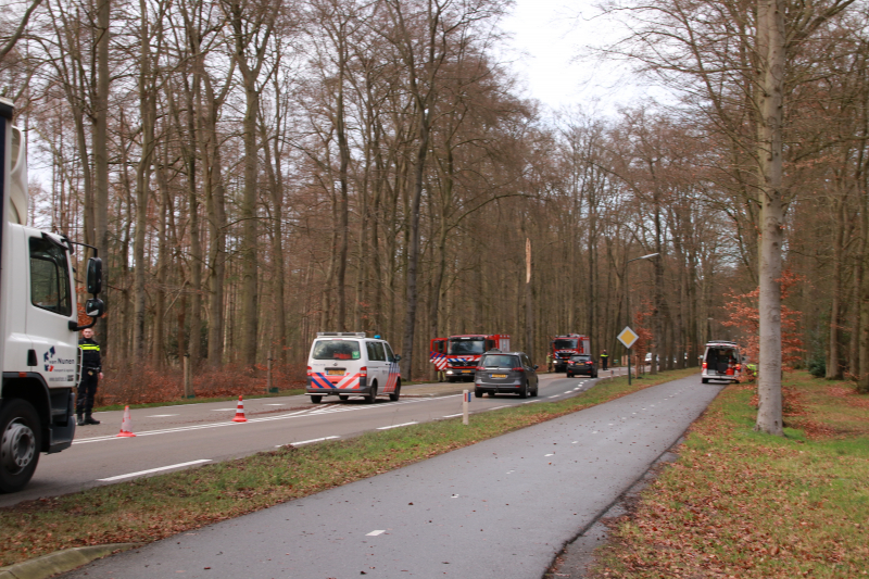 Verkeershinder door afgebroken stuk boom