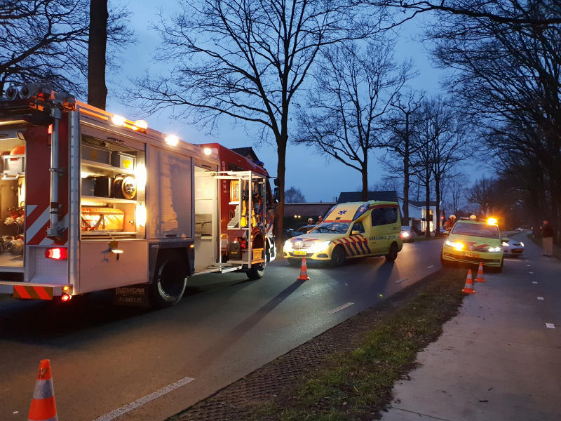 Gewonde bij botsing tegen boom