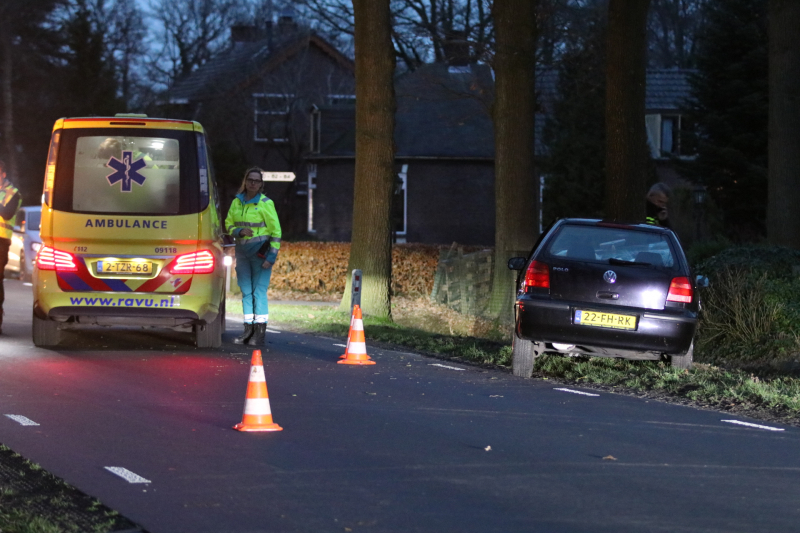 Gewonde bij botsing tegen boom