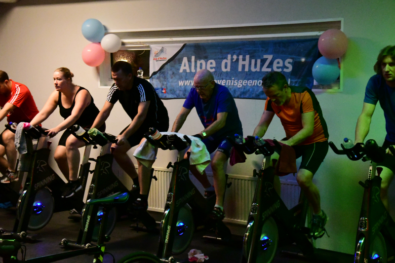 Vader en zoon houden inzamelingsactie voor Alpe d'Huzes in sportschool