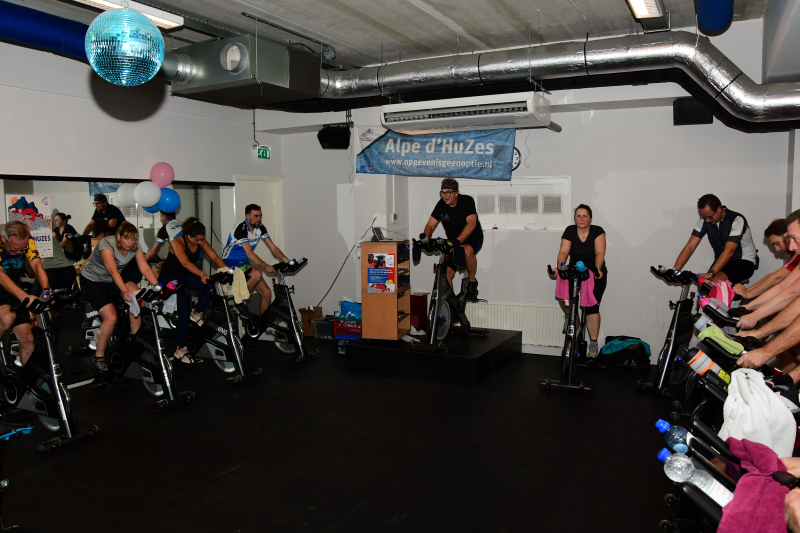 Vader en zoon houden inzamelingsactie voor Alpe d'Huzes in sportschool