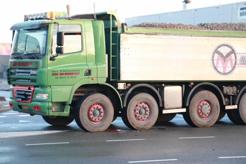 Voetganger ernstig gewond na aanrijding door vrachtwagen