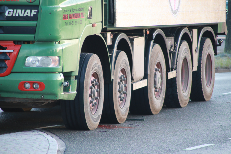Voetganger ernstig gewond na aanrijding door vrachtwagen