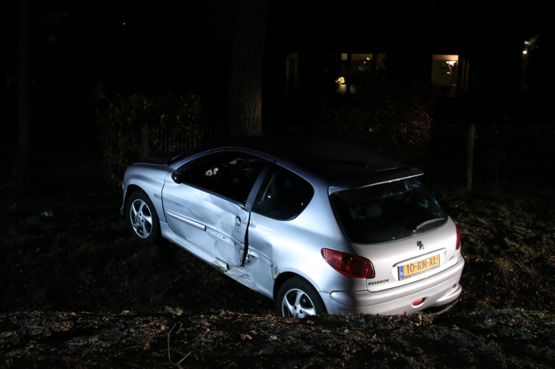 Slippartij eindigt in droge sloot