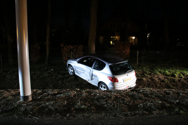 Slippartij eindigt in droge sloot