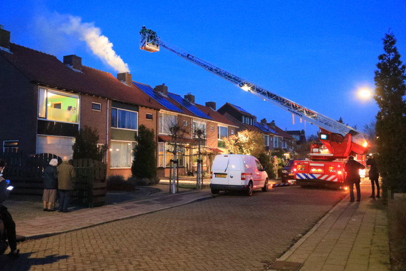 Veel rook bij schoorsteenbrand