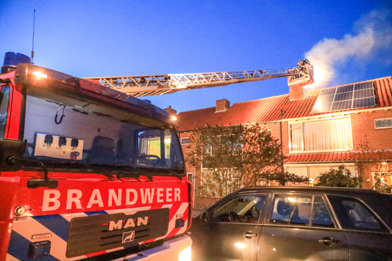 Veel rook bij schoorsteenbrand
