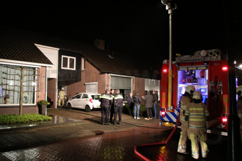 Werkplaats brandt uit achter woning (Renswoude)