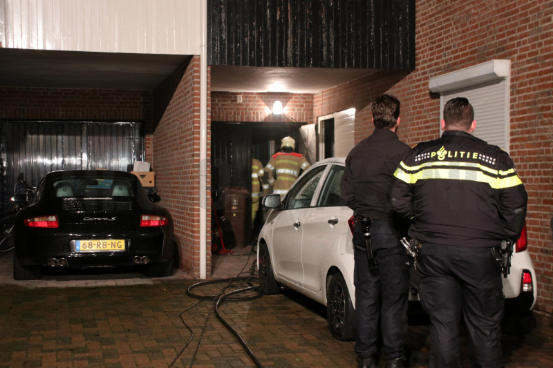 Werkplaats brandt uit achter woning (Renswoude)