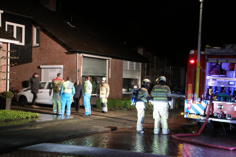 Werkplaats brandt uit achter woning (Renswoude)