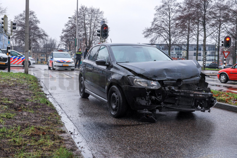 Forse schade na ongeval op kruising (Gouda)
