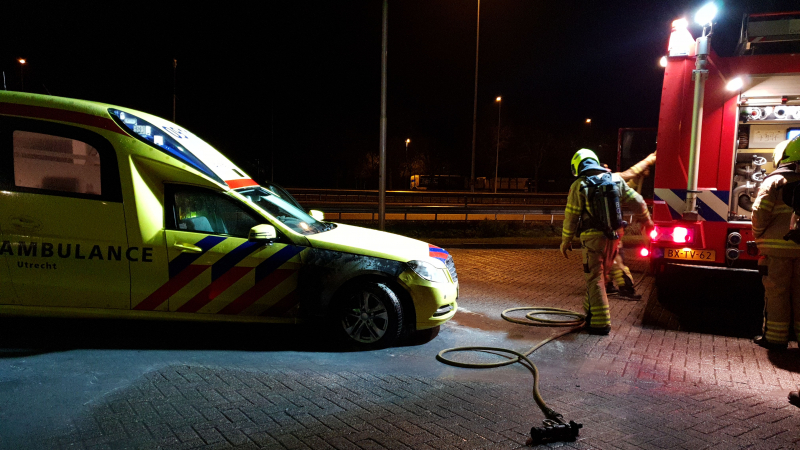 Ambulance vliegt in brand tijdens spoedrit