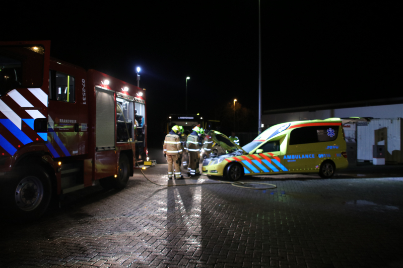 Ambulance vliegt in brand tijdens spoedrit