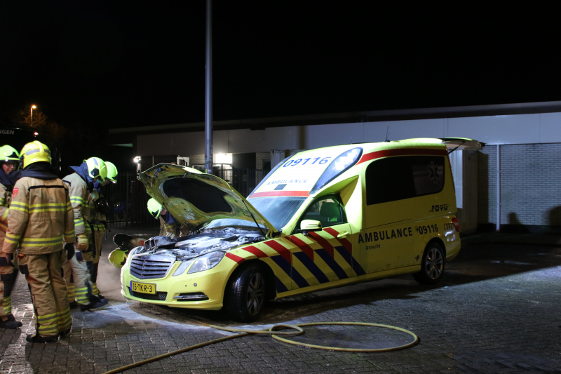 Ambulance vliegt in brand tijdens spoedrit