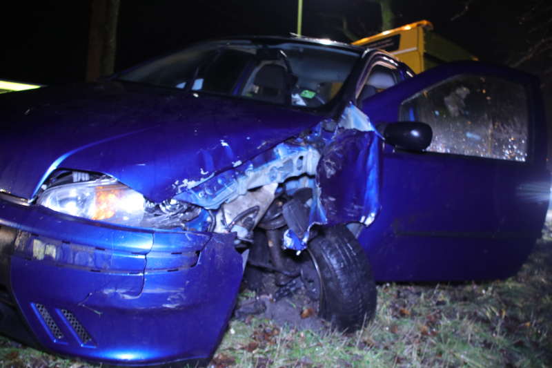 Gewonde bij aanrijding op een boom