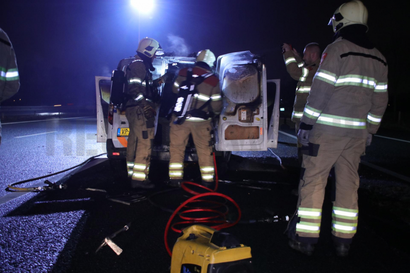 Bestelbus beveiliger brandt uit (Ede)