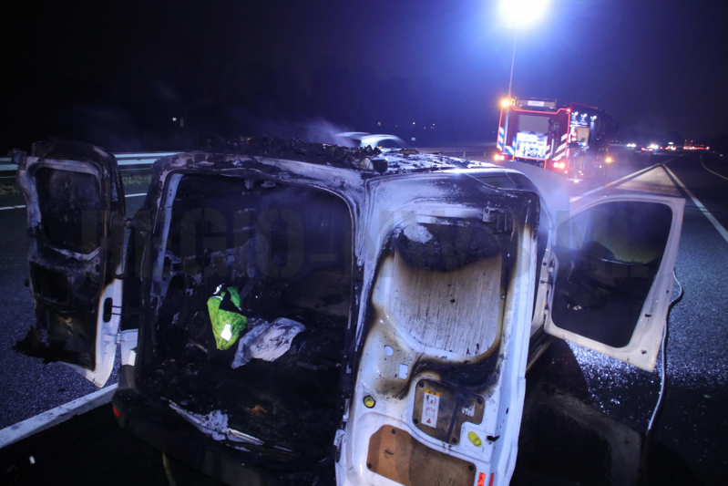 Bestelbus beveiliger brandt uit (Ede)