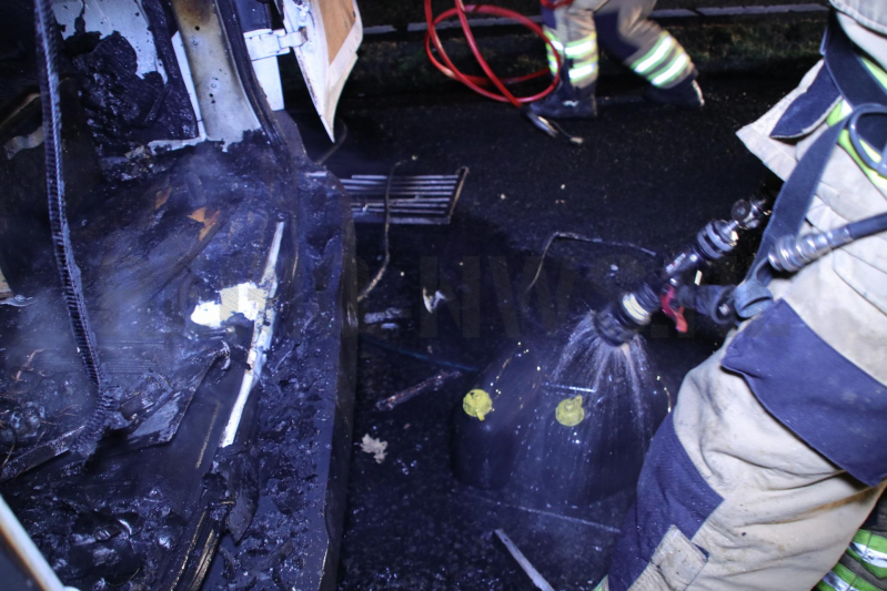 Bestelbus beveiliger brandt uit (Ede)