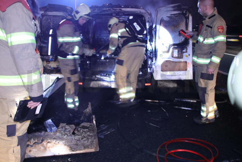 Bestelbus beveiliger brandt uit (Ede)