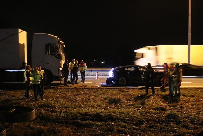 Vrachtwagen in botsing met meerdere auto's