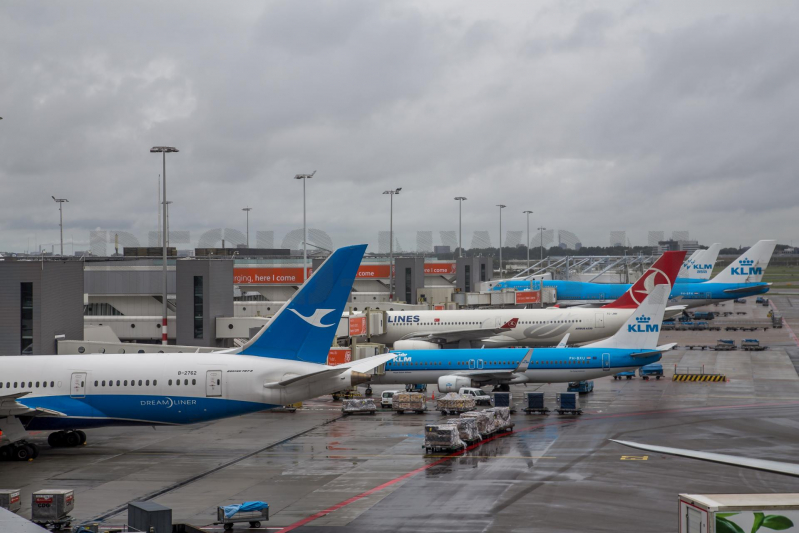 Passagiers botsende KLM-vliegtuigen terug naar luchthaven (Schiphol)