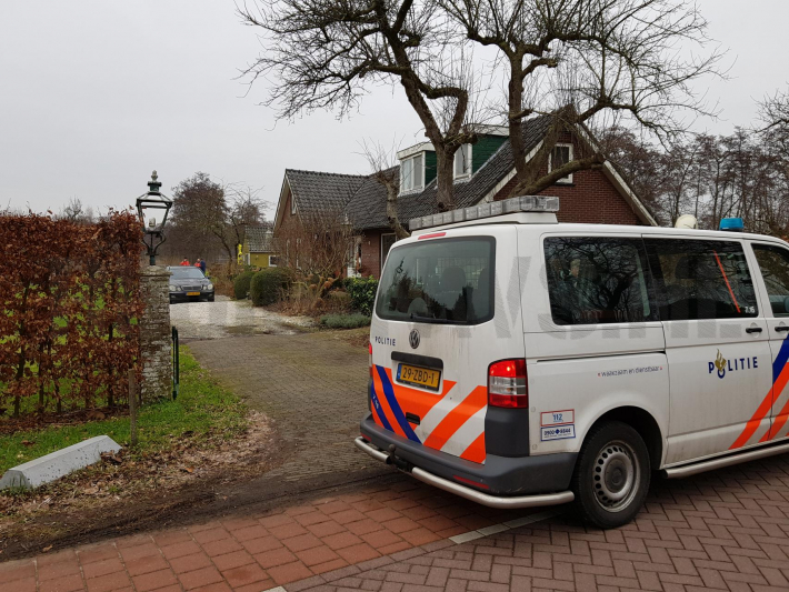Traumahelikopter landt in achtertuin van woning (Tienhoven)