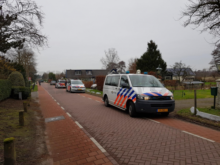 Traumahelikopter landt in achtertuin van woning (Tienhoven)