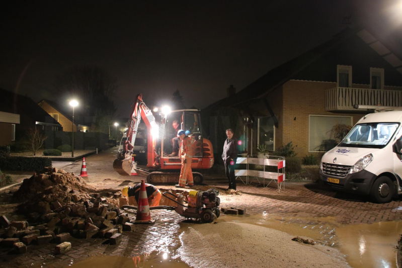 Zesenzestig huishoudens zonder water door gesprongen waterleiding (Barneveld)