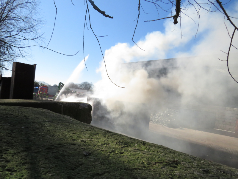Veel rook bij brand afvalverwerker Remondis