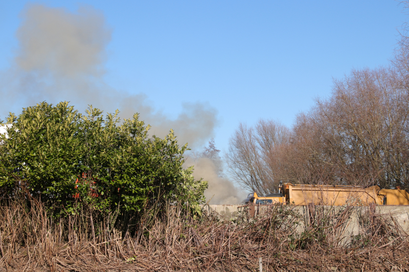 Veel rook bij brand afvalverwerker Remondis