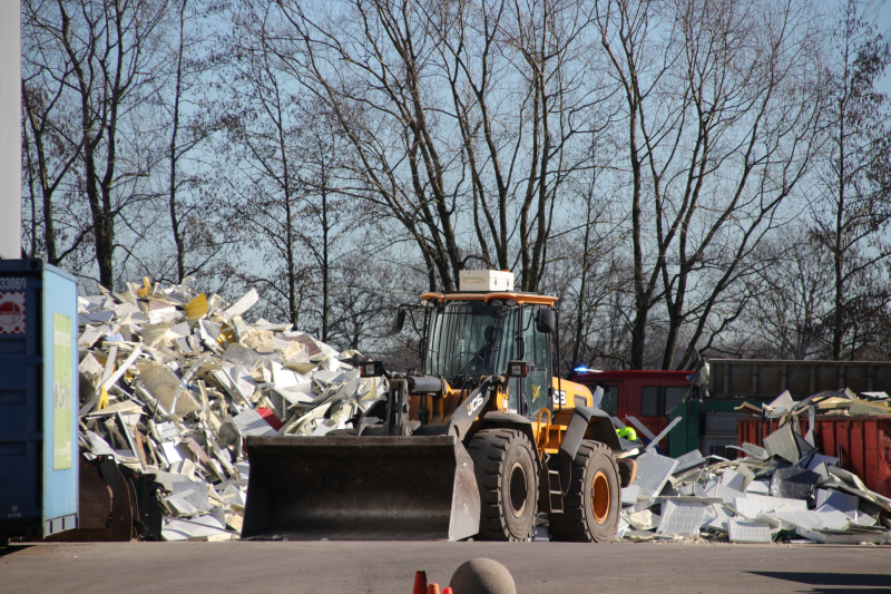 Veel rook bij brand afvalverwerker Remondis