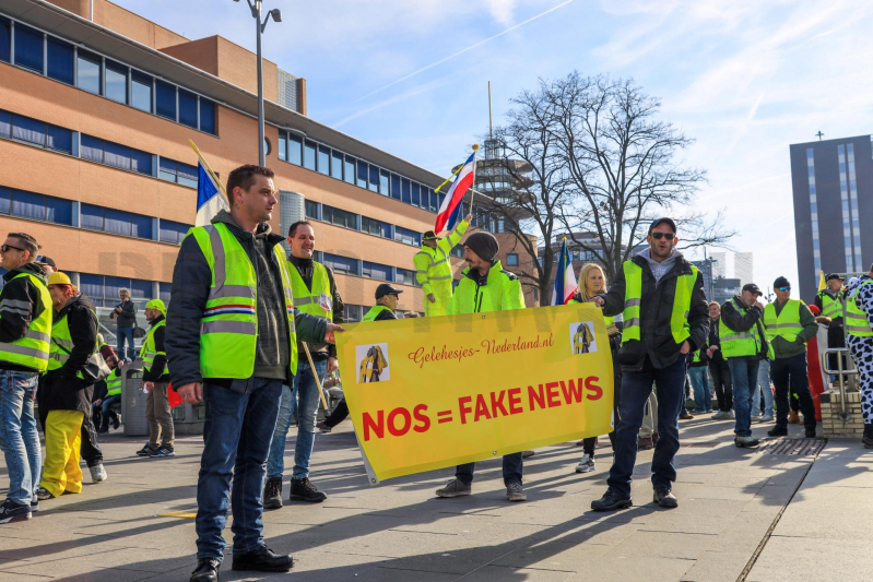 Gele hesjes demonstratie tegen NOS