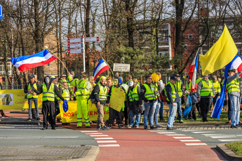 Gele hesjes demonstratie tegen NOS