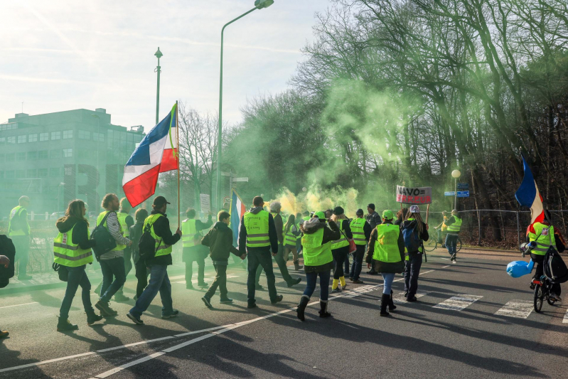 Gele hesjes demonstratie tegen NOS