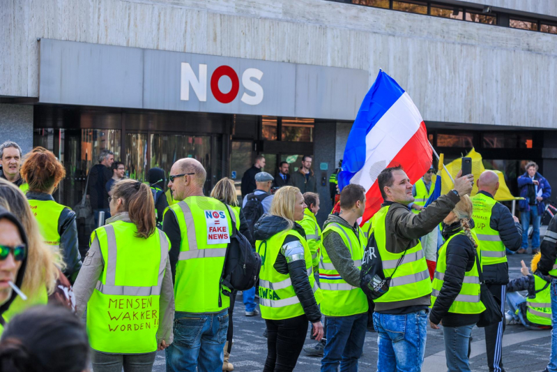 Gele hesjes demonstratie tegen NOS